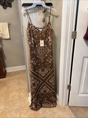 Sincerly Jules | Dresses | Sincerely Jules Brown And Cream Maxi Dress